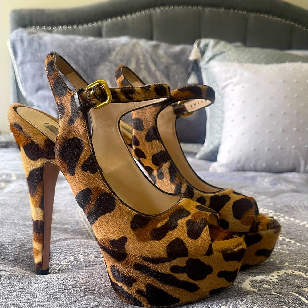 Prada Leopard Peep Toe 😍